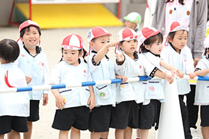 5月生まれのお誕生会　「シャボン玉ショー」　　年少