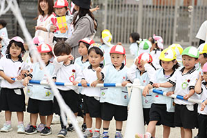 5月生まれのお誕生会　「シャボン玉ショー」　　年少