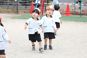 5月生まれのお誕生会　「シャボン玉ショー」　　年少
