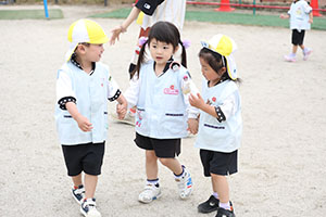5月生まれのお誕生会　「シャボン玉ショー」　　年少