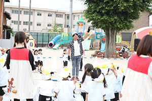 5月生まれのお誕生会　「シャボン玉ショー」　　年少