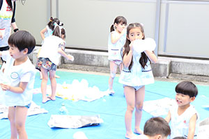 ぶくぶくシャボン玉に挑戦　A