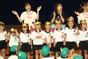 シャボン玉師こにたんによる「ナイトバブルショー」