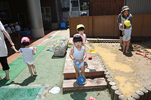 どろんこ遊び　ひよこ・あひる