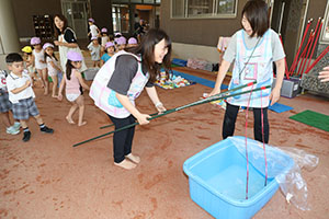 どろんこ遊びとシャボン玉に挑戦　こあら・すみれ