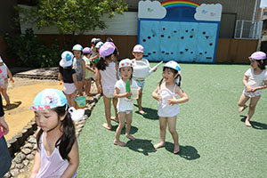 どろんこ遊びとシャボン玉に挑戦　こあら・すみれ