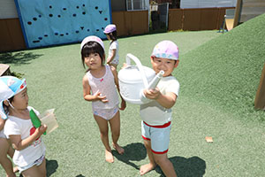 どろんこ遊びとシャボン玉に挑戦　こあら・すみれ