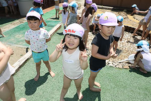 どろんこ遊びとシャボン玉に挑戦　こあら・すみれ
