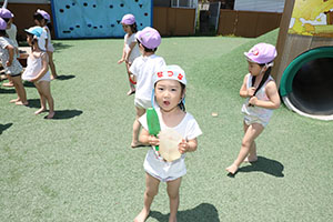 どろんこ遊びとシャボン玉に挑戦　こあら・すみれ