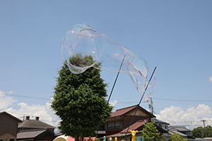 どろんこ遊びとシャボン玉に挑戦　こあら・すみれ