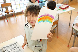 スタンプで虹の制作　ばら