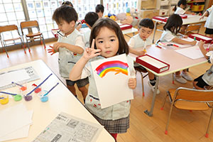 スタンプで虹の制作　ばら