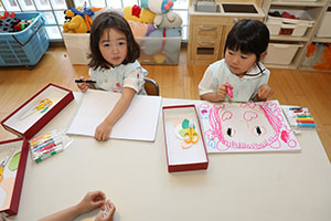 スタンプで虹の制作　ばら