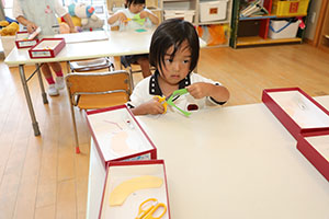 スタンプで虹の制作　ばら