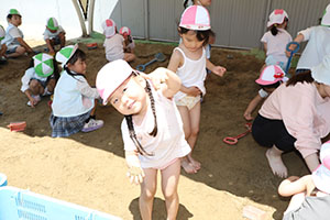砂場で遊びました　うさぎ・ことり