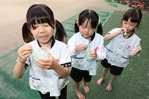 人が入れるシャボン玉に挑戦！　C・E