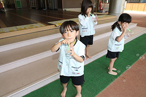 人が入れるシャボン玉に挑戦！　C・E