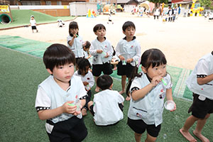 人が入れるシャボン玉に挑戦！　C・E