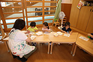 シール貼り　ーカエルー　　ぺんぎん