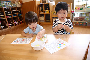 シール貼り　ーカエルー　　ぺんぎん