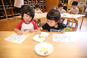 シール貼り　ーカエルー　　ぺんぎん