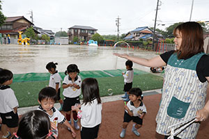 雨の日シャボン玉実験　ひまわり