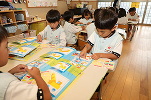 月刊絵本と雨の日水遊び！　B