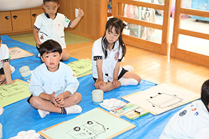 絵画教室　個性いっぱいの作品が完成　　A・B