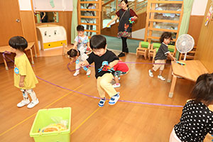 洗濯ばさみ遊び　ぺんぎん