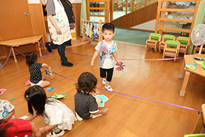 洗濯ばさみ遊び　ぺんぎん