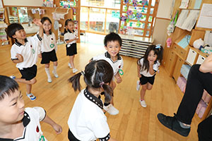 元気いっぱい歌っています♪　A・すみれ・りす
