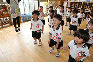 元気いっぱい歌っています♪　A・すみれ・りす