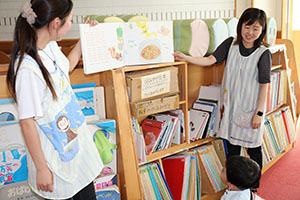 『絵本の広場』で読み聞かせ　きりん