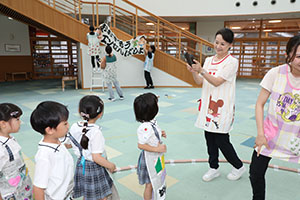 お相撲ごっこで大盛り上がり！　A