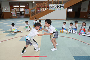 お相撲ごっこで大盛り上がり！　A