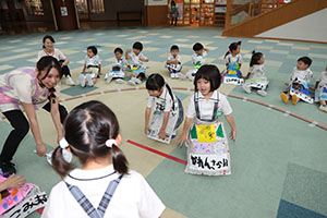 お相撲ごっこで大盛り上がり！　A