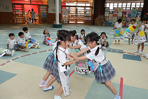 お相撲ごっこで大盛り上がり！　A