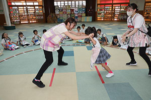 お相撲ごっこで大盛り上がり！　A