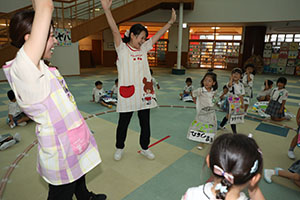 お相撲ごっこで大盛り上がり！　A