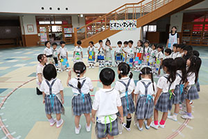 お相撲ごっこで大盛り上がり！　A