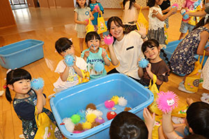 エンゼル七夕まつり　ヨーヨーすくい　年長・2歳児クラス