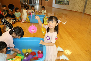 エンゼル七夕まつり　ヨーヨーすくい　年長・2歳児クラス