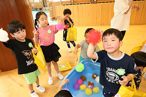 エンゼル七夕まつり　ヨーヨーすくい　年長・2歳児クラス