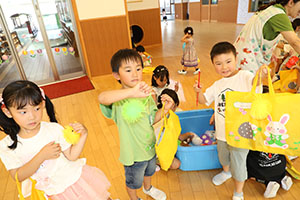 エンゼル七夕まつり　ヨーヨーすくい　年長・2歳児クラス