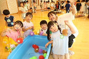 エンゼル七夕まつり　ヨーヨーすくい　年長・2歳児クラス