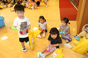 エンゼル七夕まつり　ヨーヨーすくい　年長・2歳児クラス