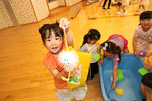 エンゼル七夕まつり　ヨーヨーすくい　年長・2歳児クラス