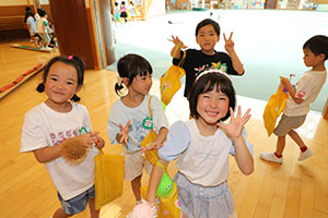 エンゼル七夕まつり　ヨーヨーすくい　年長・2歳児クラス
