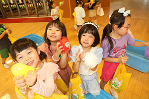 エンゼル七夕まつり　ヨーヨーすくい　年長・2歳児クラス
