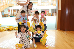 エンゼル七夕まつり　ヨーヨーすくい　年長・2歳児クラス